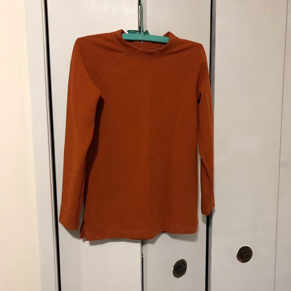 Ladies Long Sleeve Orange Top, Size Medium $5.00 AS AN ADD ON